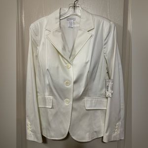 NWT “WORTHINGTON” COOL WHITE BLAZER, SIZE 14, FULLY LINED, SLEEVE BUTTON DETAIL.